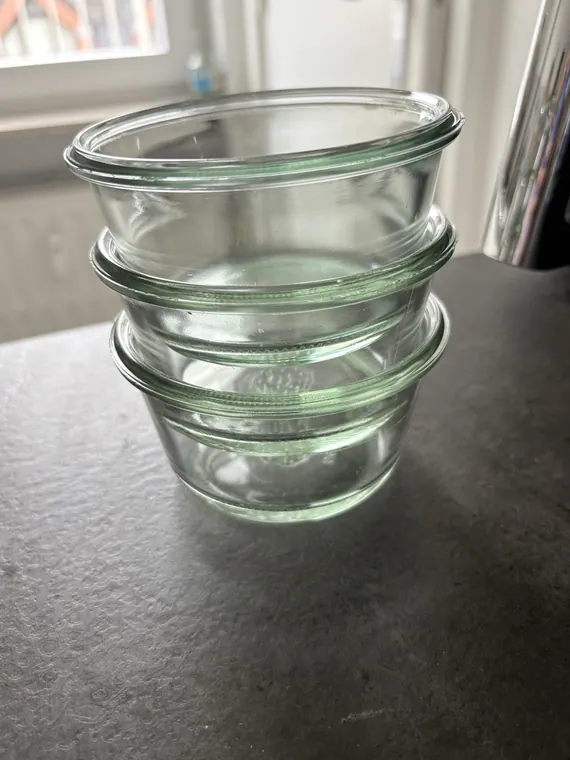 Lot de bols et coupelles en verre. Parfait pour crèmes brulées.