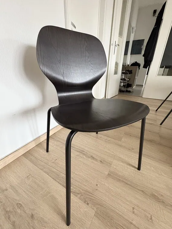 Chaises de salle à manger bois foncé (prix à la pièce) (125€ pour les 6)