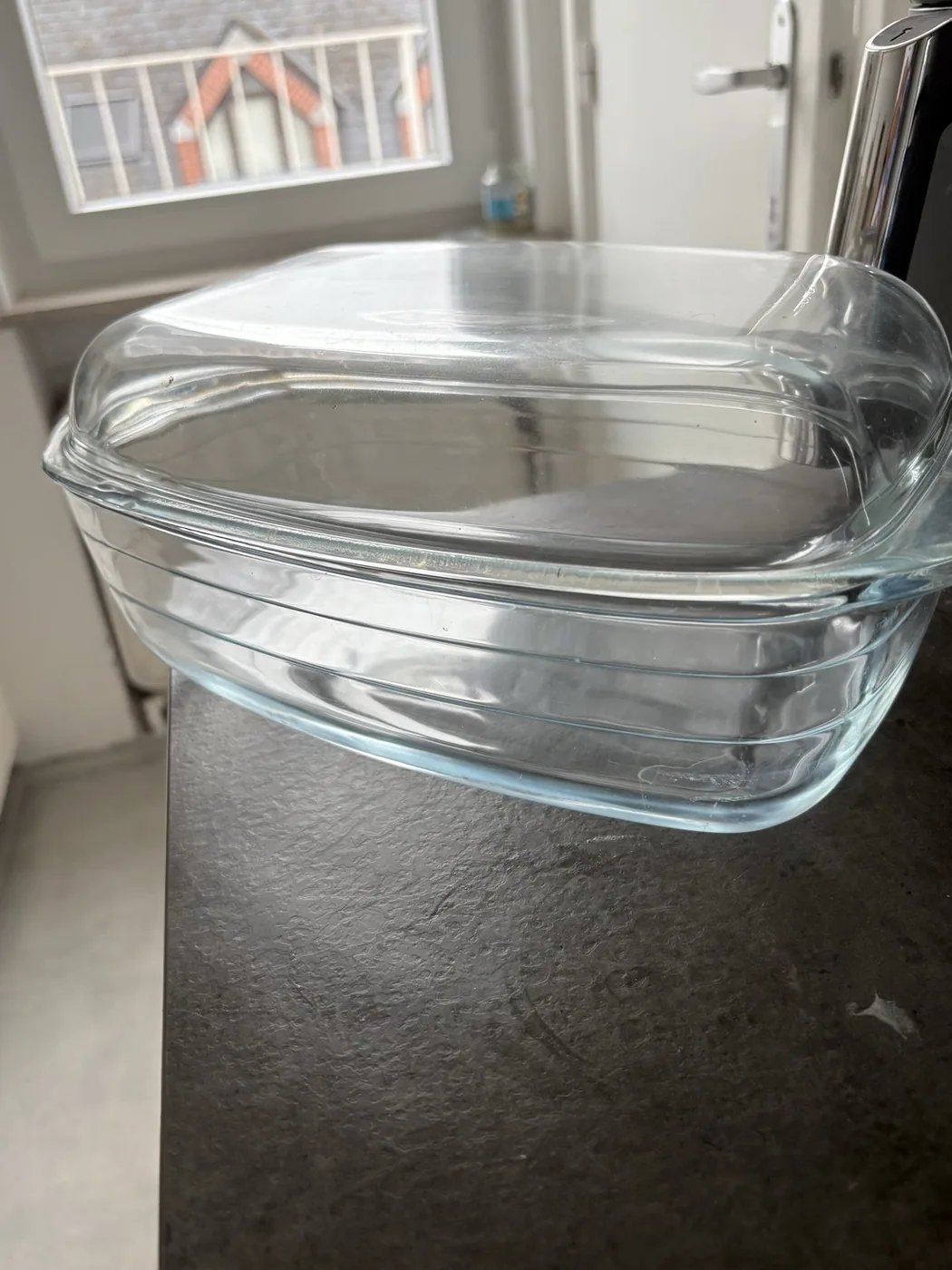 Cocotte en verre avec couvercle