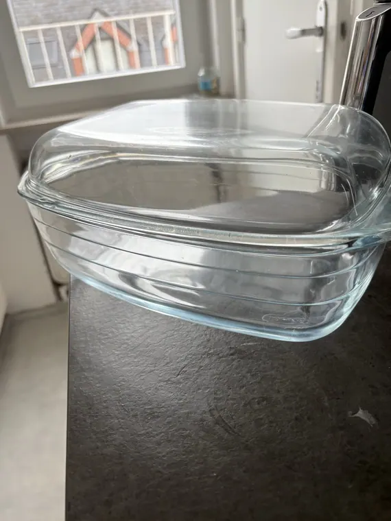 Cocotte en verre avec couvercle