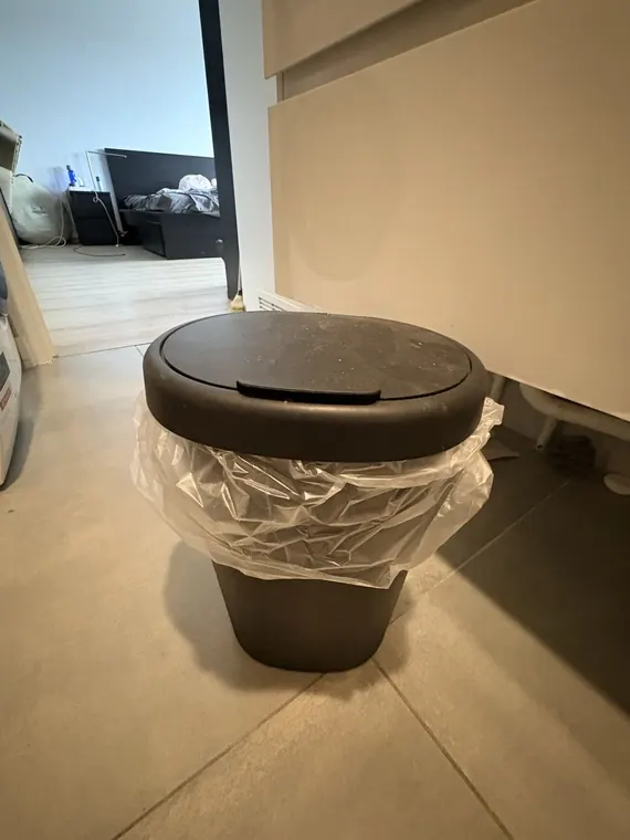 Poubelle de salle de bain