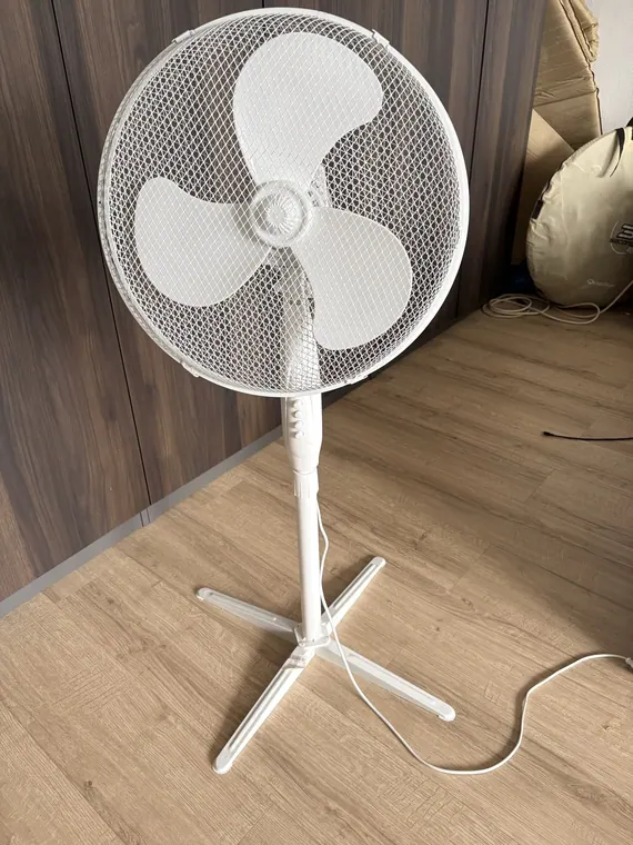Ventilateur sur pied